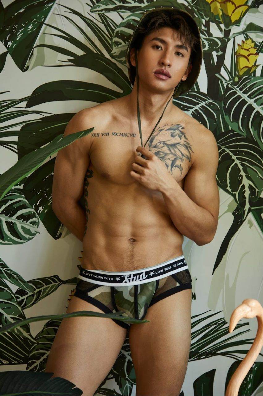 หนุ่มหล่อขึ้นปก 1104.3