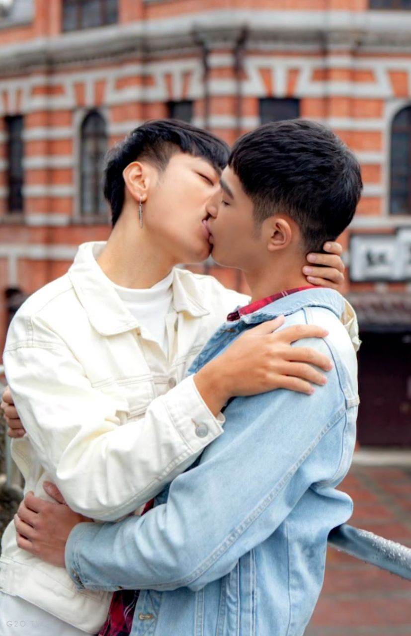 หนุ่มหล่อขึ้นปก 1105.1