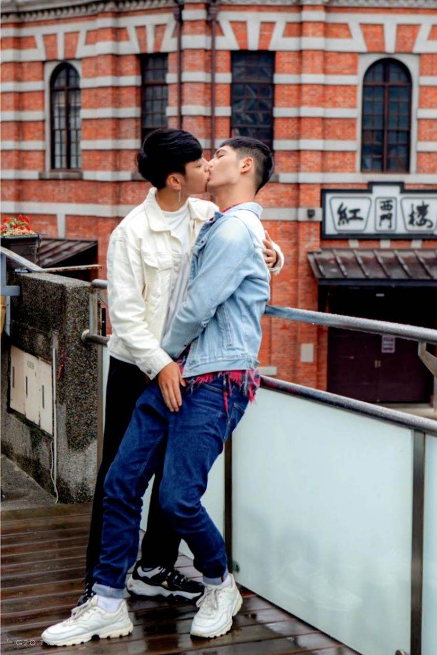 หนุ่มหล่อขึ้นปก 1105.1