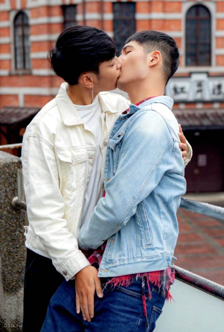 หนุ่มหล่อขึ้นปก 1105.1