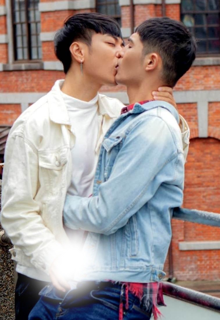 หนุ่มหล่อขึ้นปก 1105.1