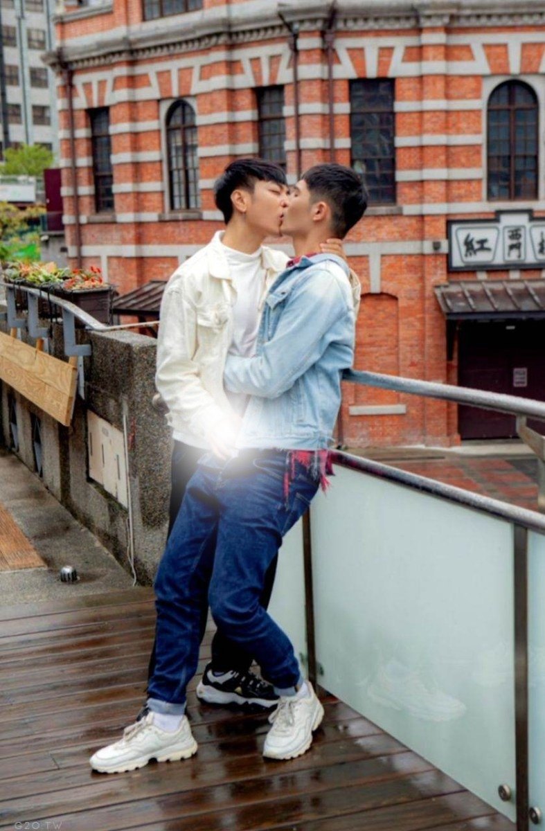 หนุ่มหล่อขึ้นปก 1105.1