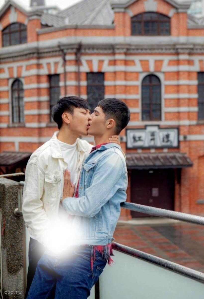 หนุ่มหล่อขึ้นปก 1105.1