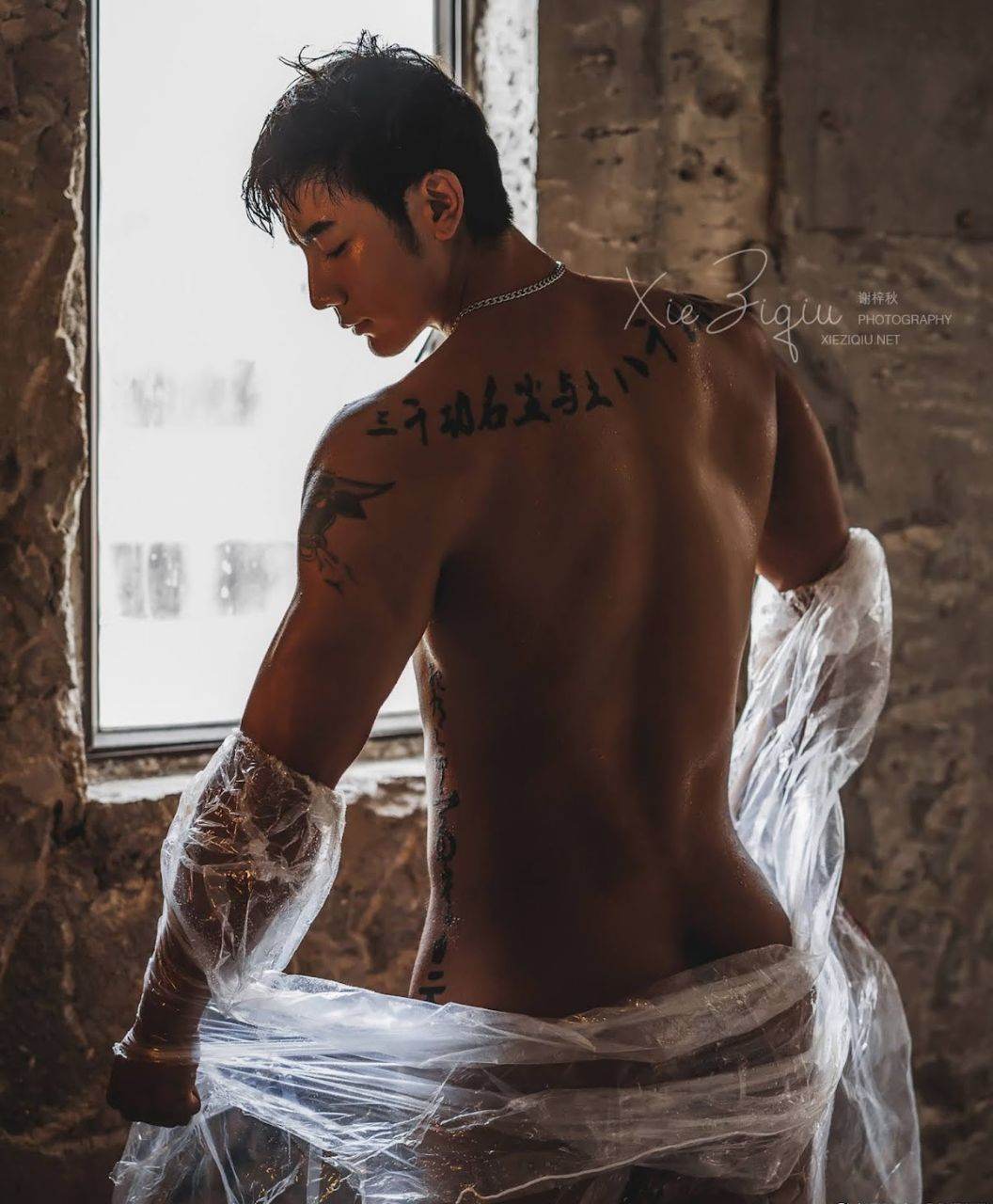 หนุ่มหล่อขึ้นปก 1107