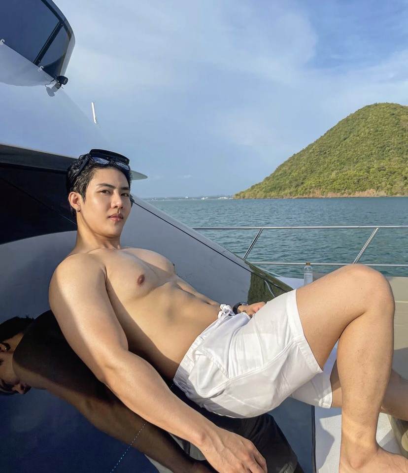 ถอดโชว์เรือนร่าง 2779
