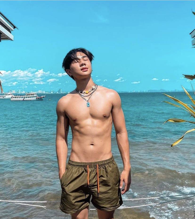 ถอดโชว์เรือนร่าง 2779