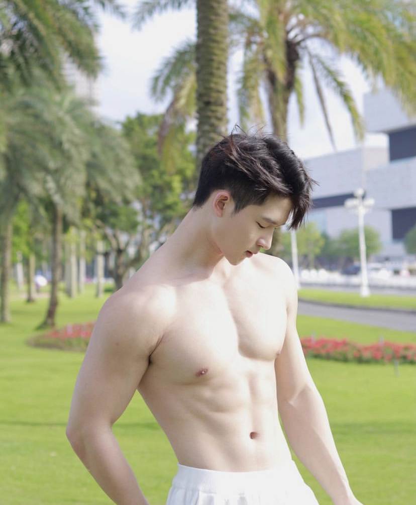 ถอดโชว์เรือนร่าง 2783