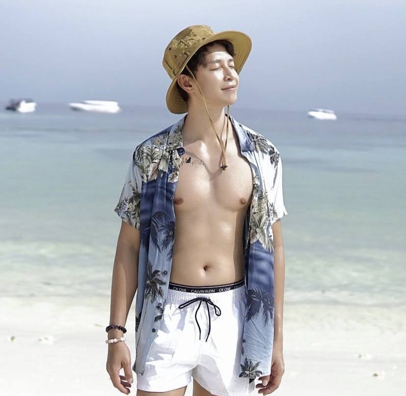 ถอดโชว์เรือนร่าง 2784
