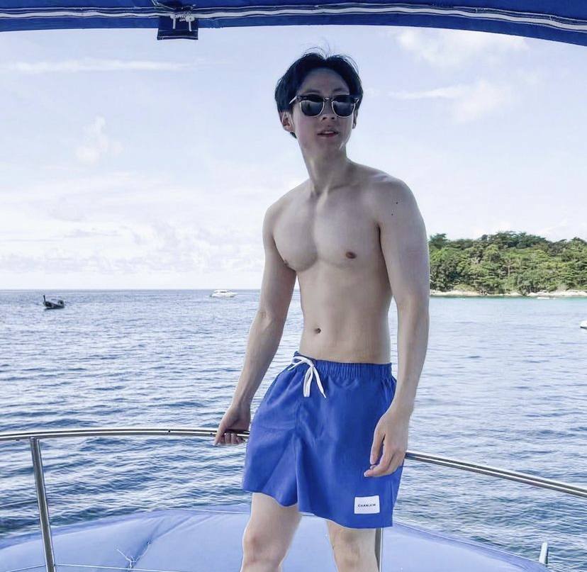 ถอดโชว์เรือนร่าง 2784