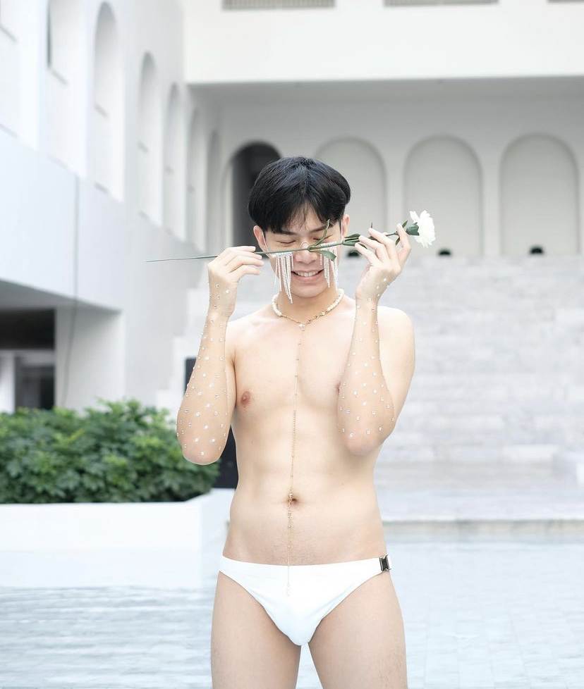ถอดโชว์เรือนร่าง 2786