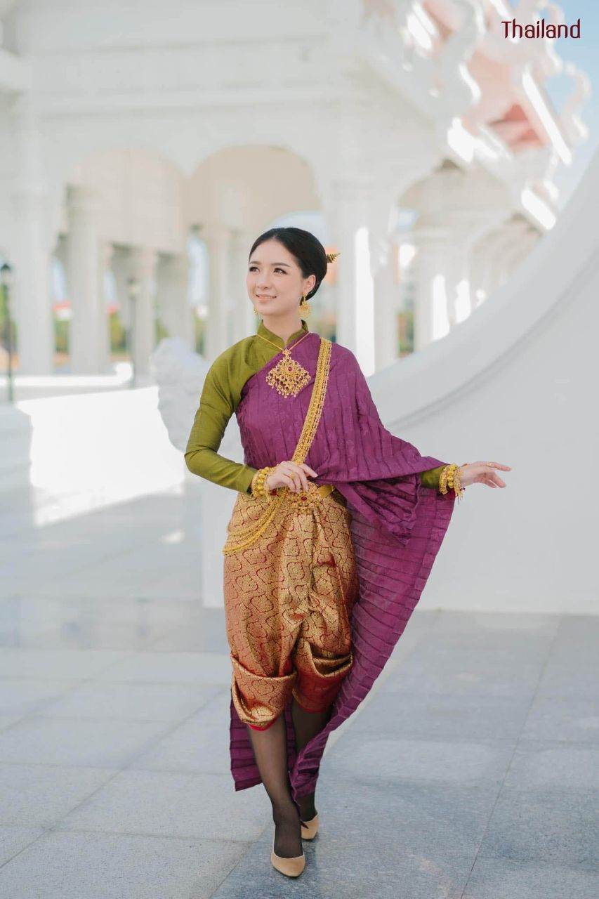 Thai Royal Outfit during the reign of King Rama V | THAILAND