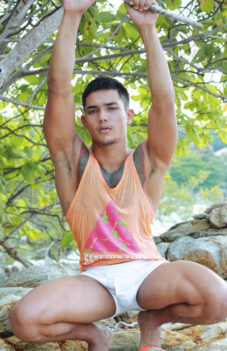 ู้ผู้ชายหล่อๆนั่งอ่าซ่า