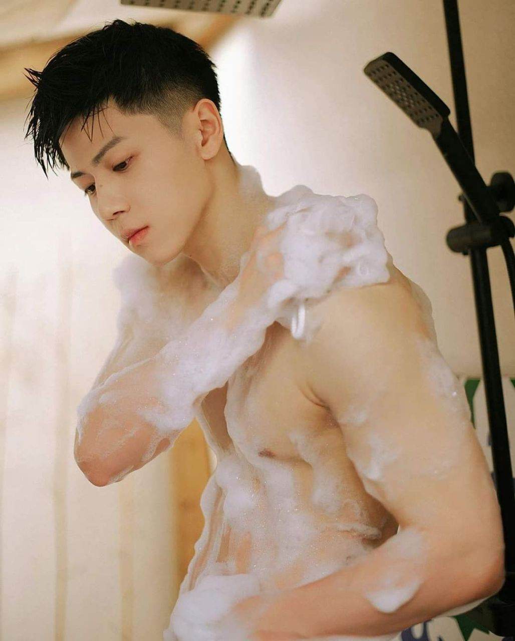 กรุ่นกลิ่นกาย22