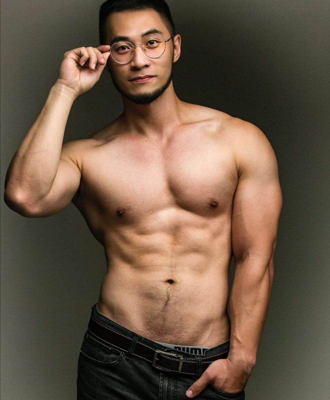 กรุ่นกลิ่นกาย23