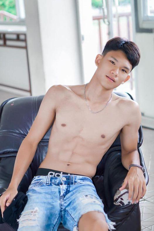 กรุ่นกลิ่นกาย42