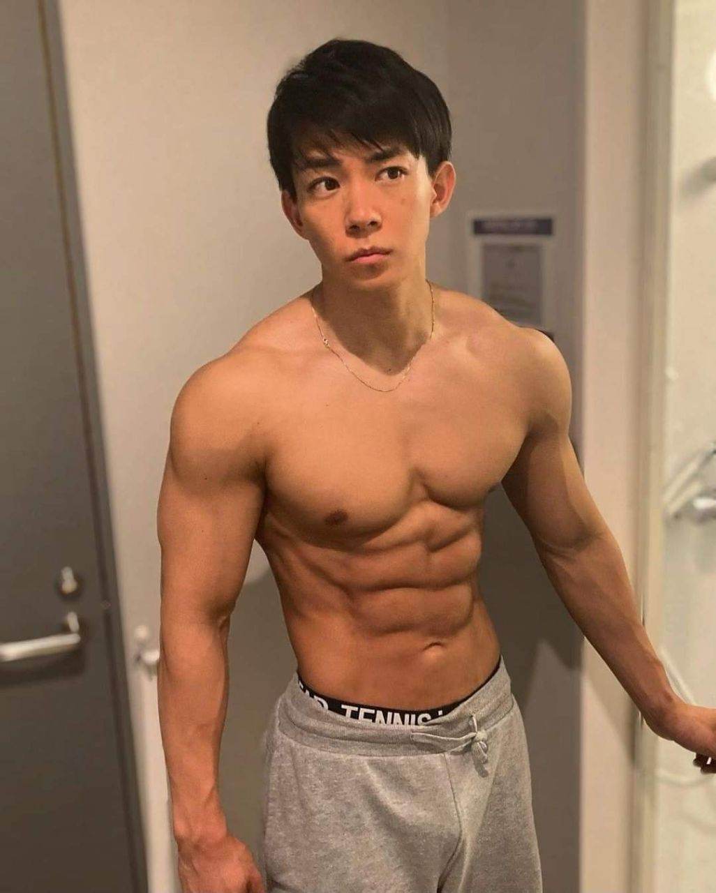 กรุ่นกลิ่นกาย42