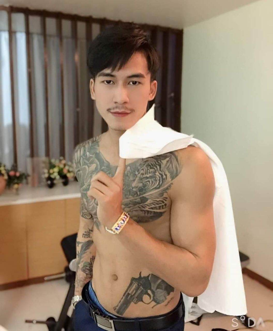 กรุ่นกลิ่นกาย43