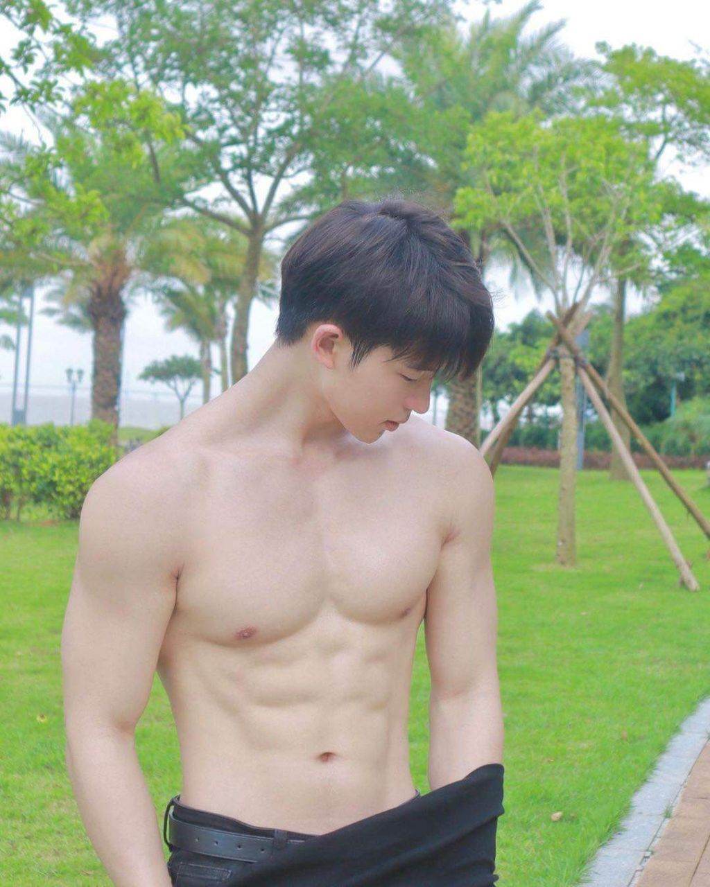 กรุ่นกลิ่นกาย47
