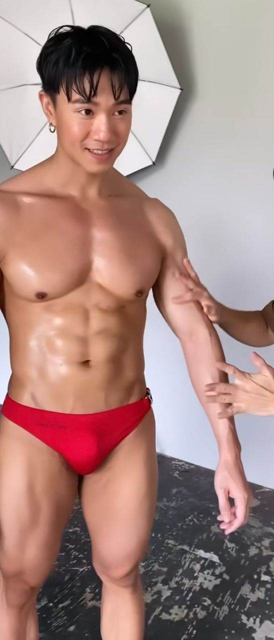 กรุ่นกลิ่นกาย48