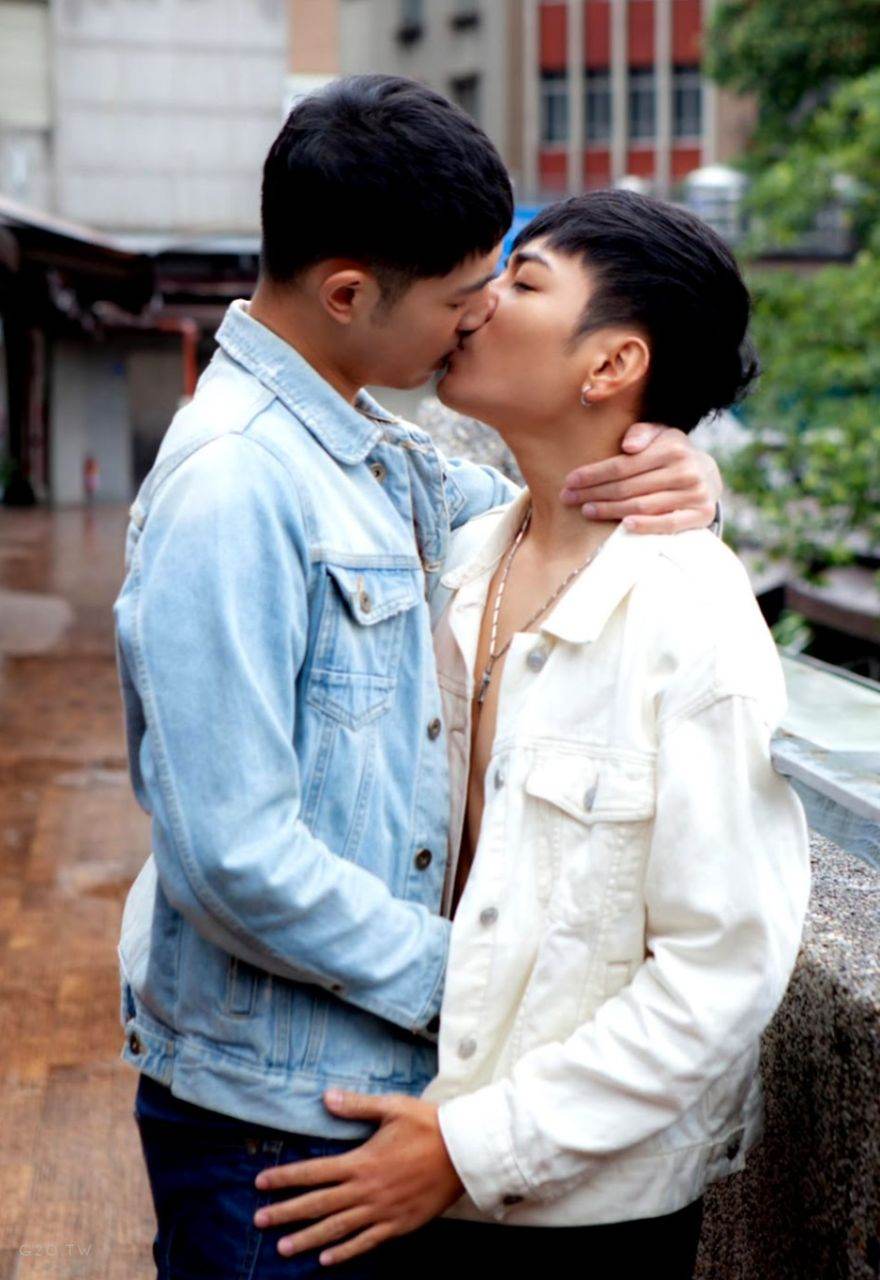 หนุ่มหล่อขึ้นปก 1105.2