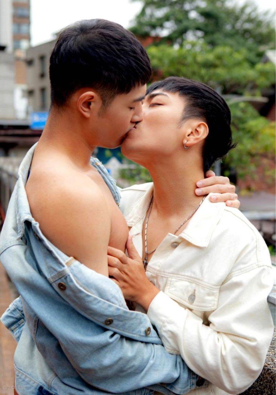 หนุ่มหล่อขึ้นปก 1105.2