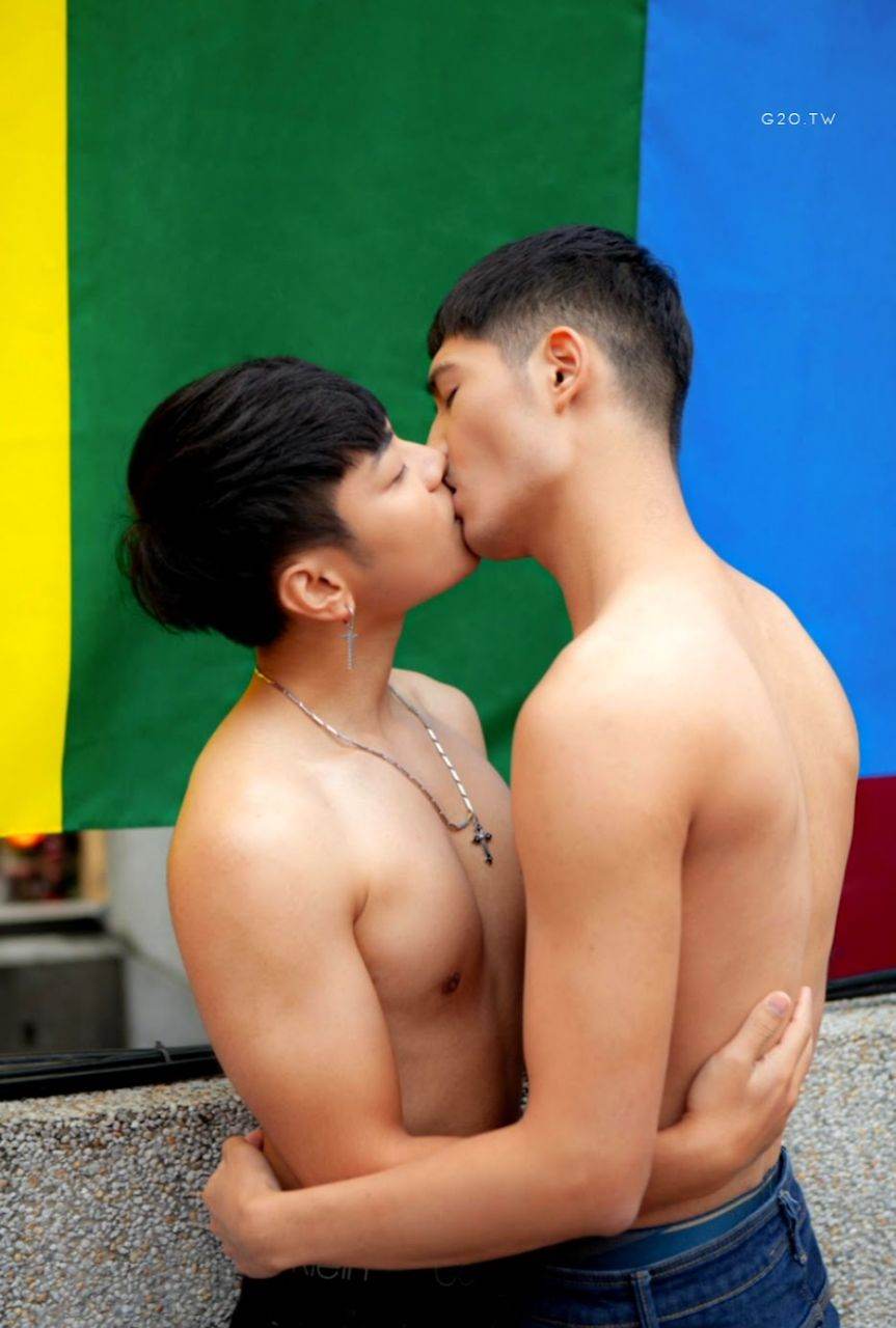 หนุ่มหล่อขึ้นปก 1105.2