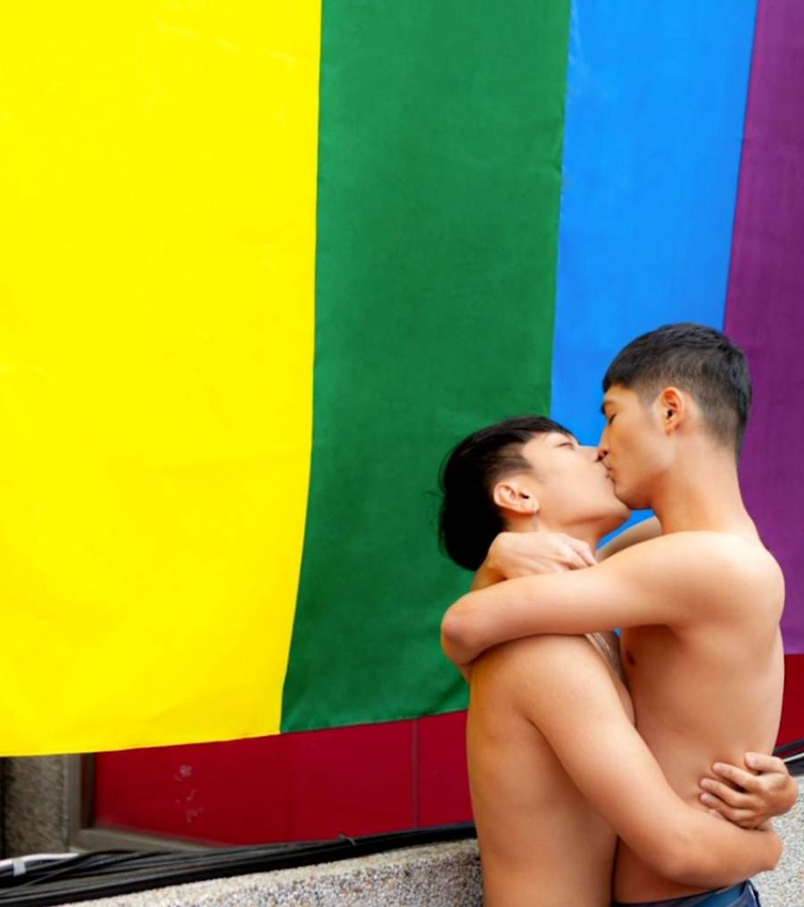 หนุ่มหล่อขึ้นปก 1105.2