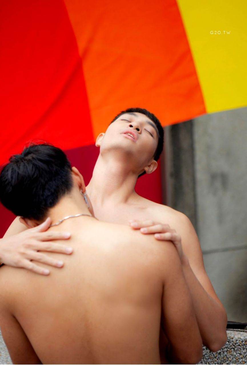 หนุ่มหล่อขึ้นปก 1105.2