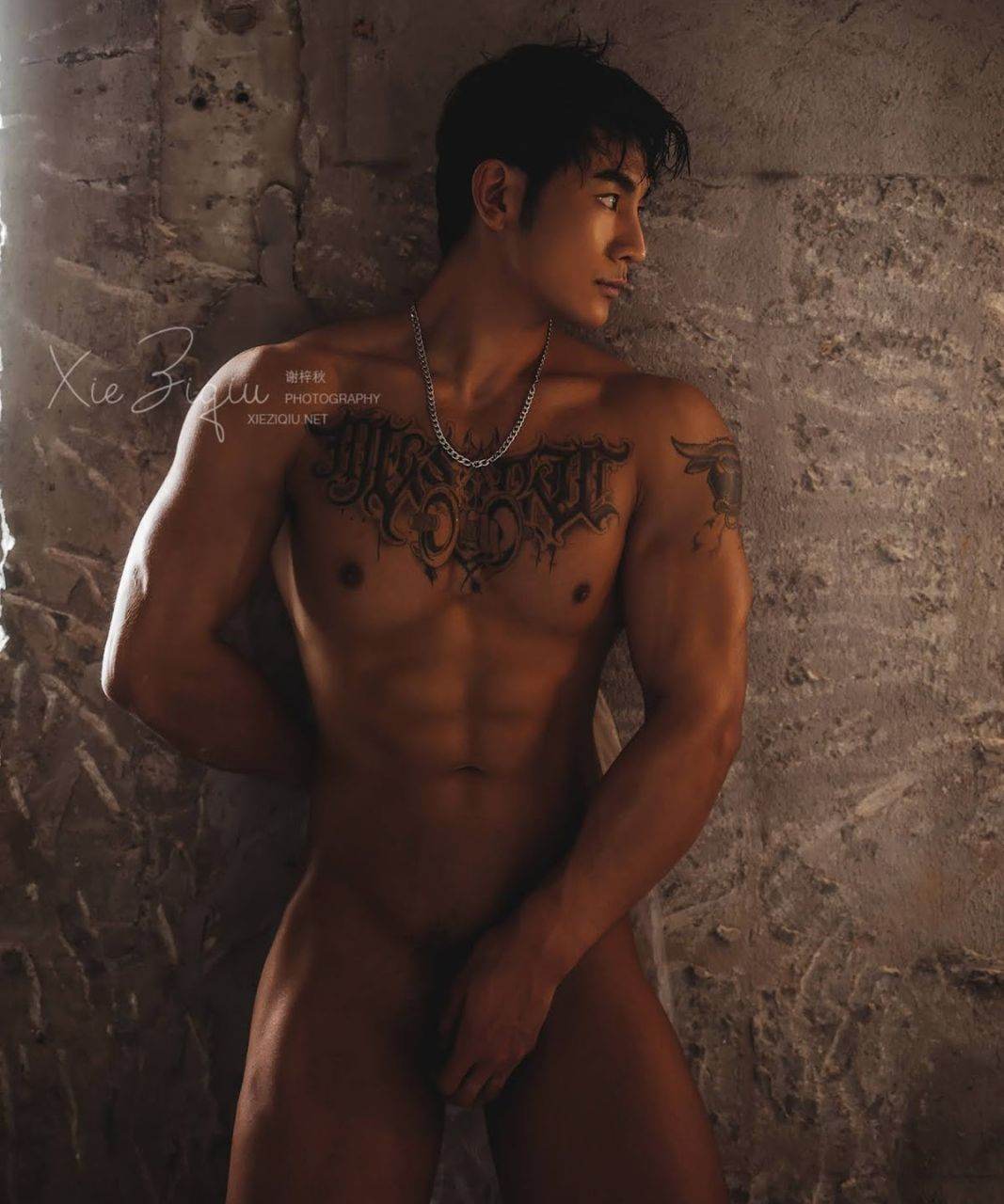 หนุ่มหล่อขึ้นปก 1107.1