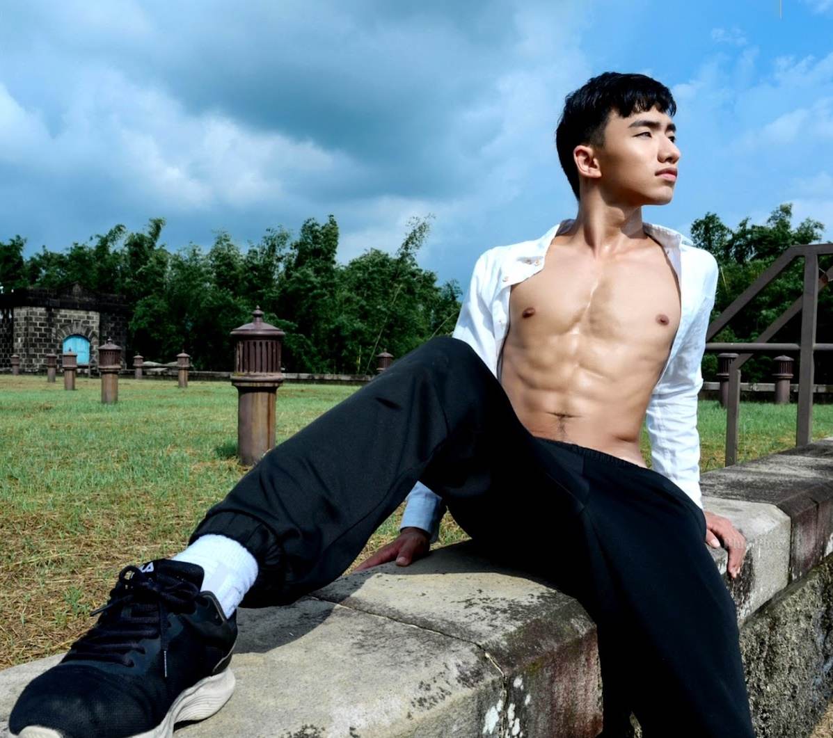 หนุ่มหล่อขึ้นปก 1108.1