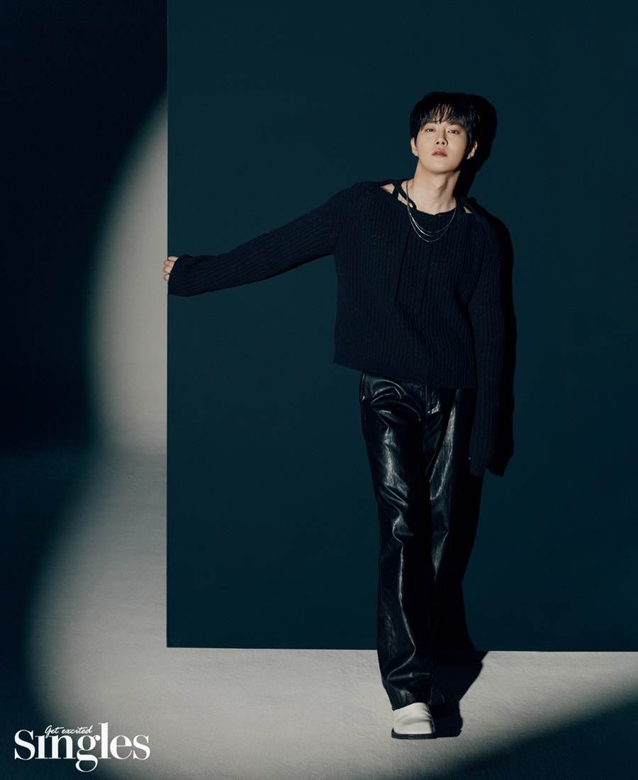 Suho @ Singles Korea June 2022