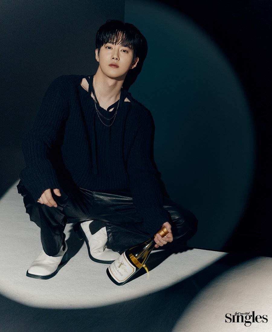 Suho @ Singles Korea June 2022