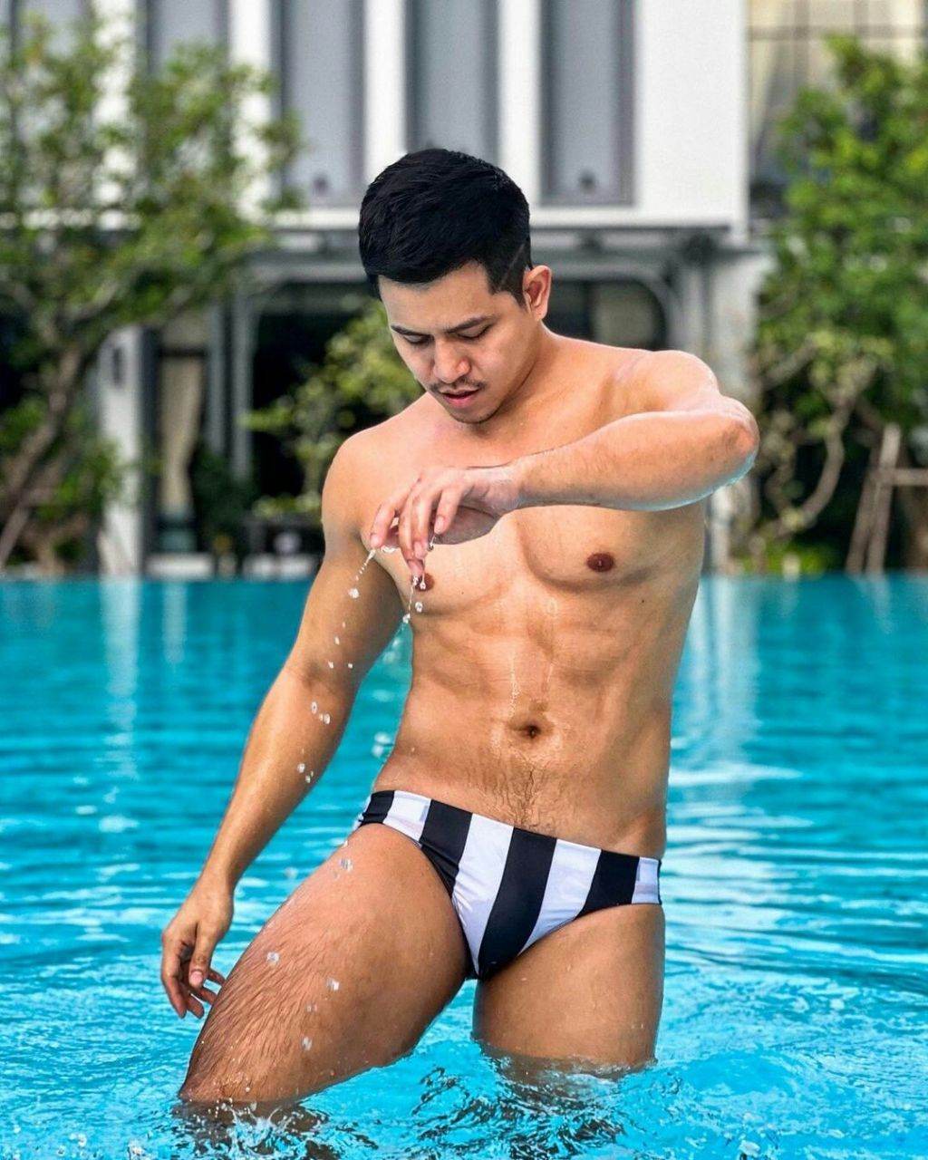 เรือนกายชายหนุ่ม37