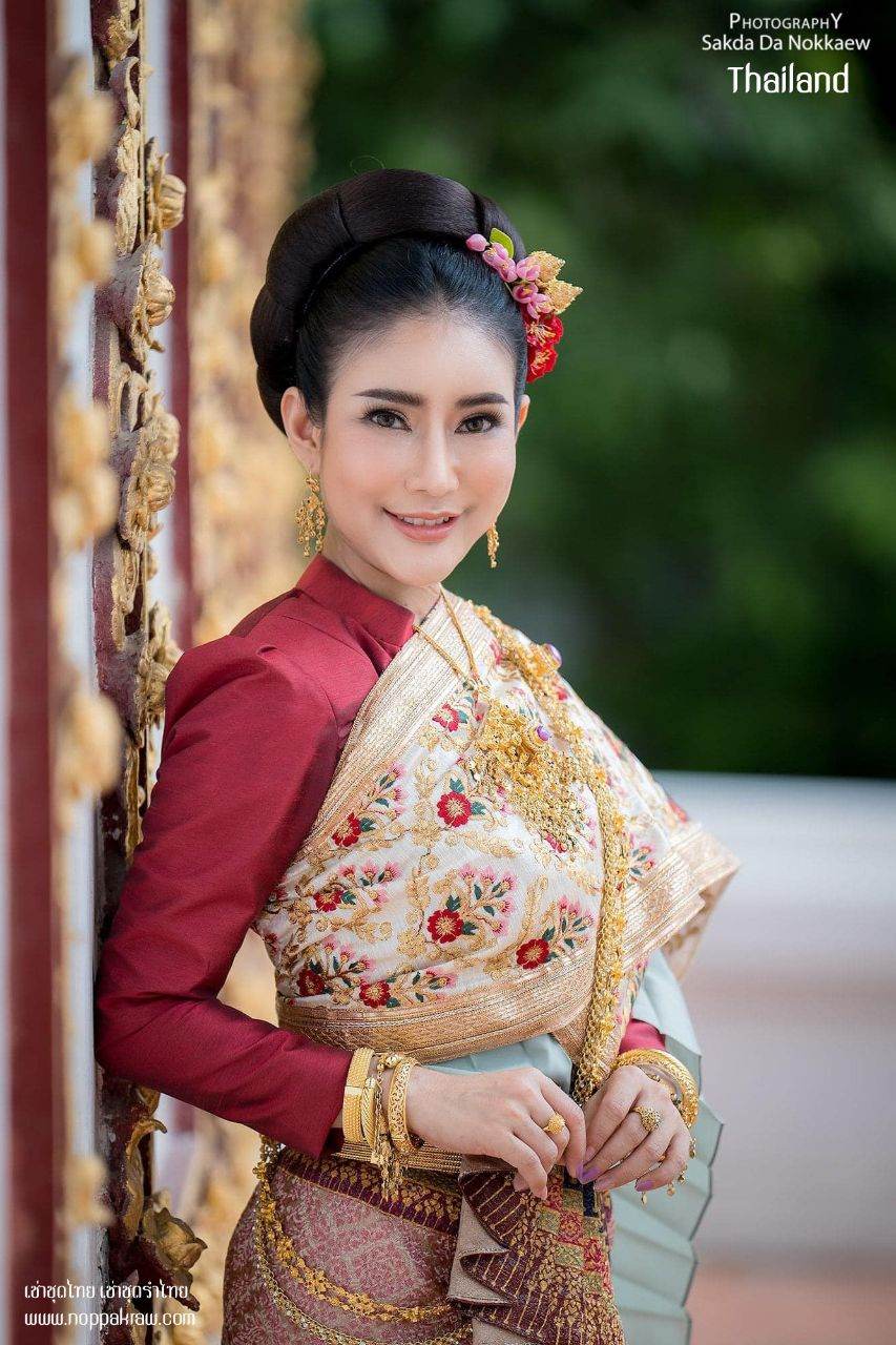 The elegance of Thai dress: Thai Traditional Costume | THAILAND 🇹🇭