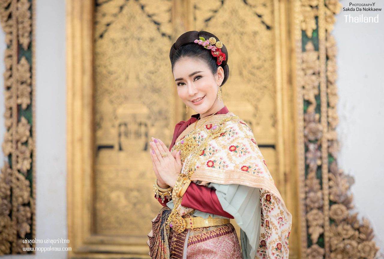 The elegance of Thai dress: Thai Traditional Costume | THAILAND 🇹🇭