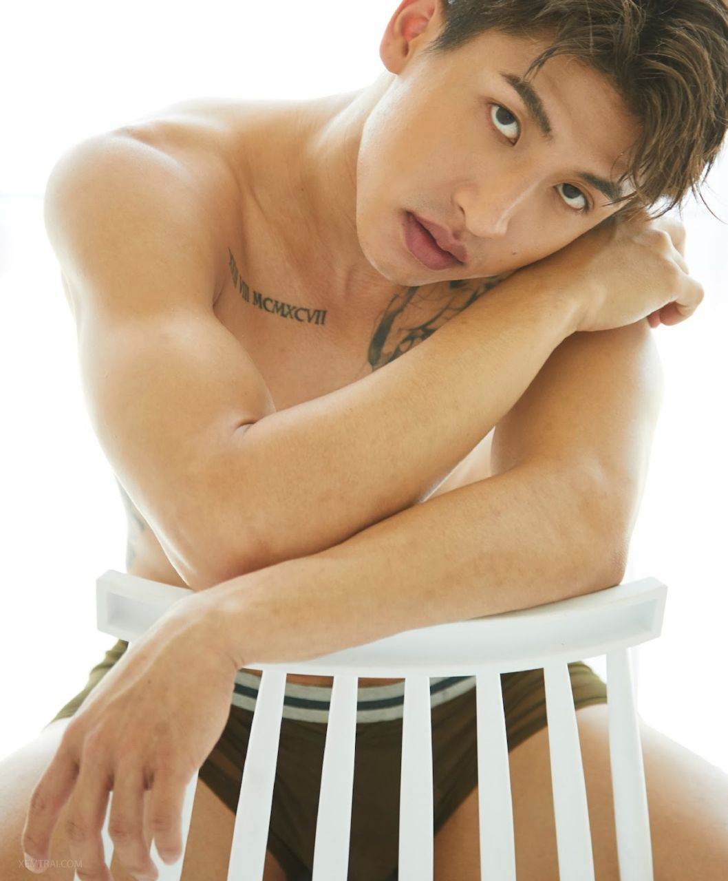 หนุ่มหล่อขึ้นปก 1104.5