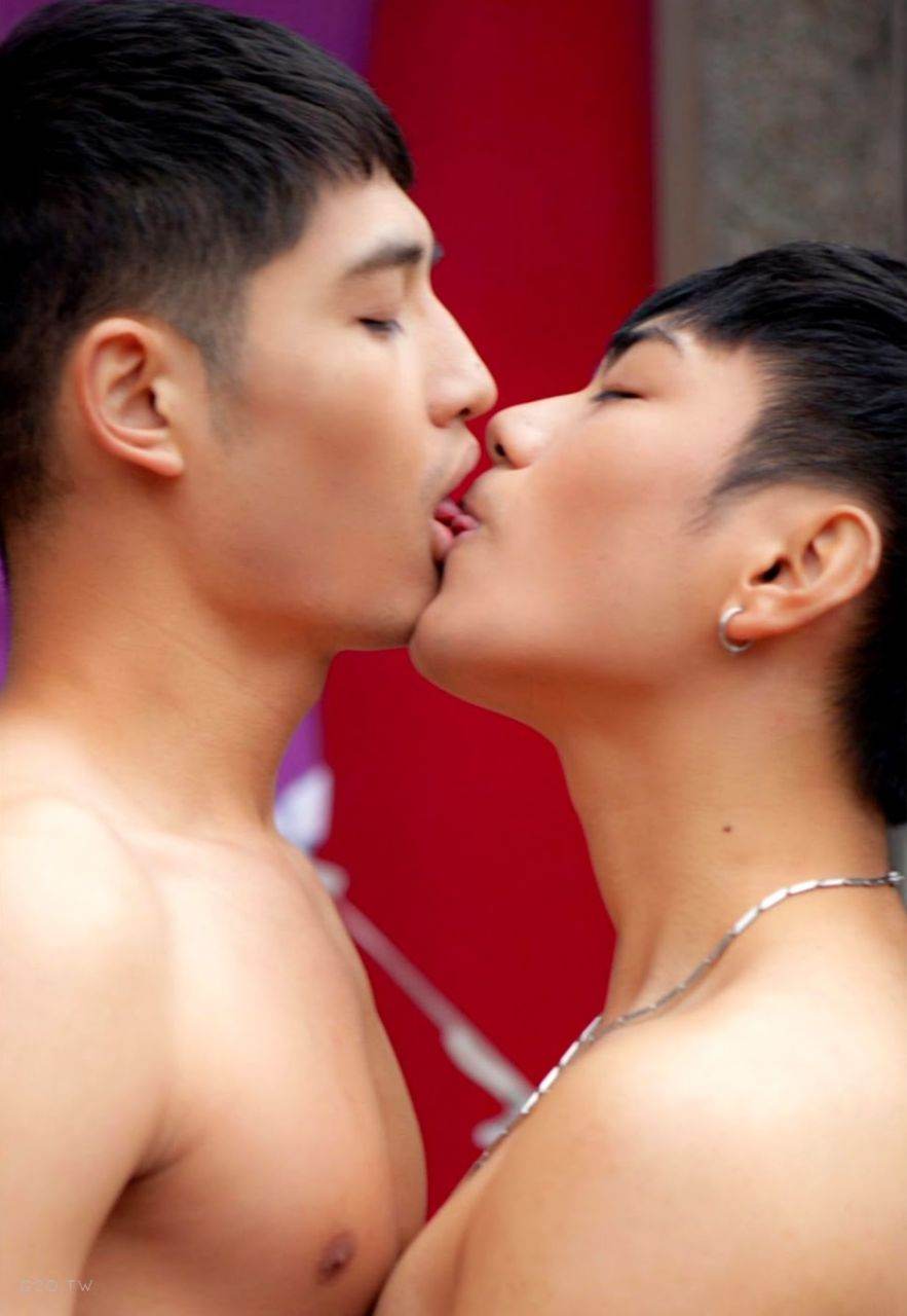 หนุ่มหล่อขึ้นปก 1105.3
