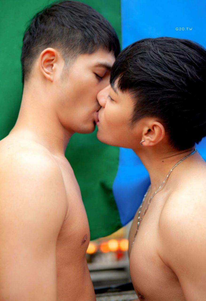 หนุ่มหล่อขึ้นปก 1105.3