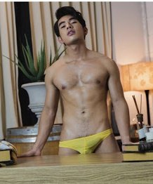 หนุ่มหล่อขึ้นปก 1110.1
