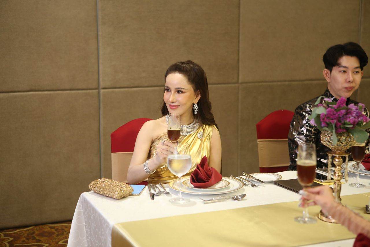 งานอีเว้นท์ Club Hi-class ธีม  "มหาเศรษฐีดูไบ"
