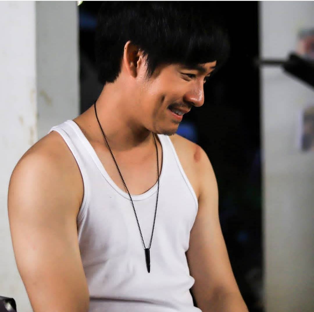 พลังเขื่อนน้ำทะลัก