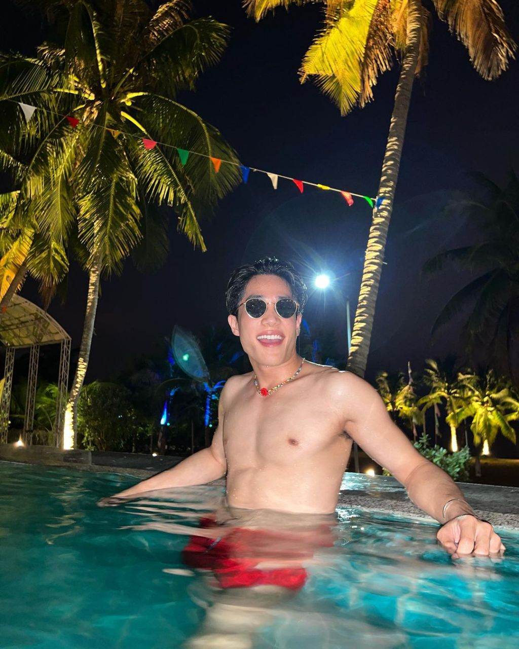 หล่อเข้มหล่อน่ากิน