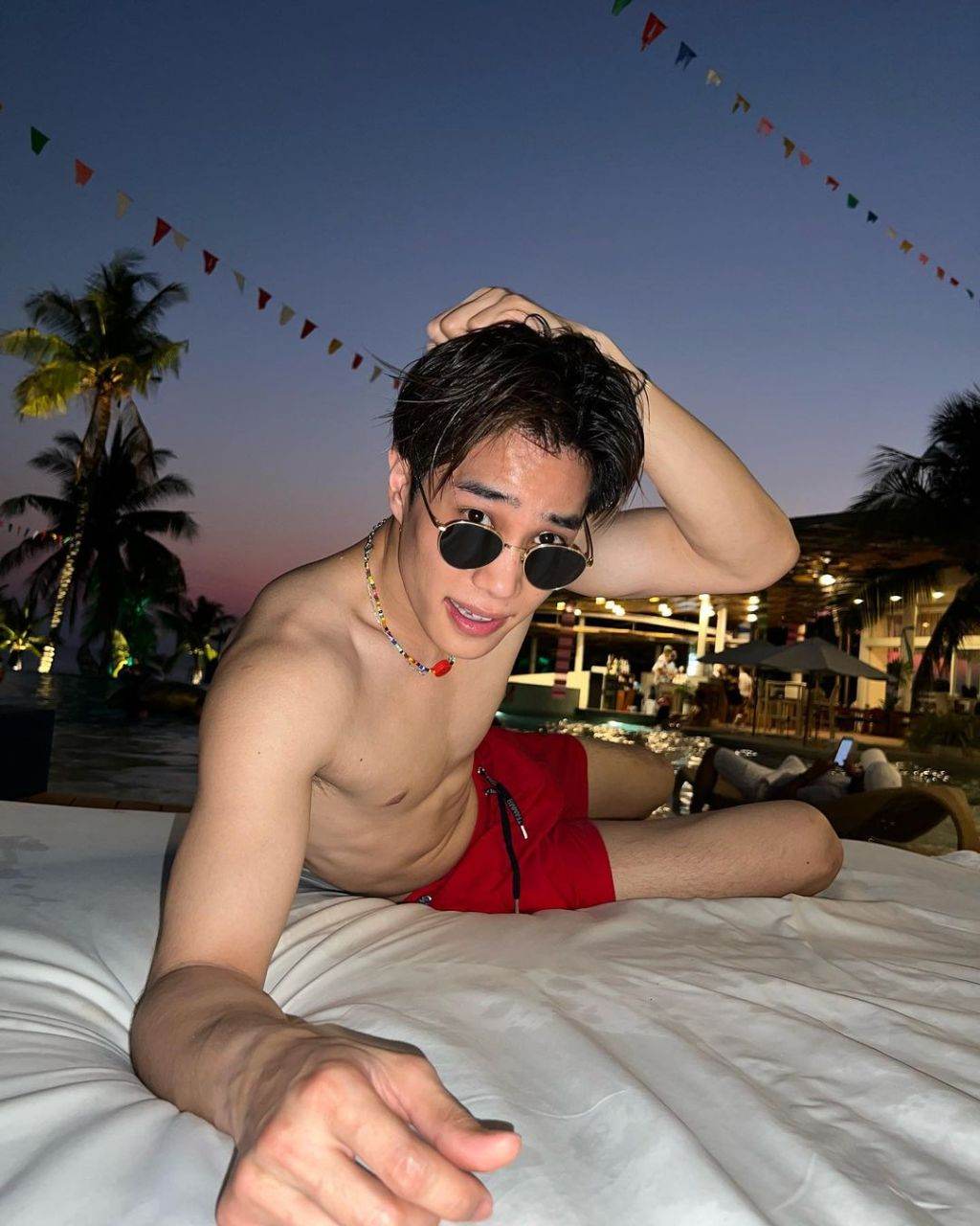 หล่อเข้มหล่อน่ากิน