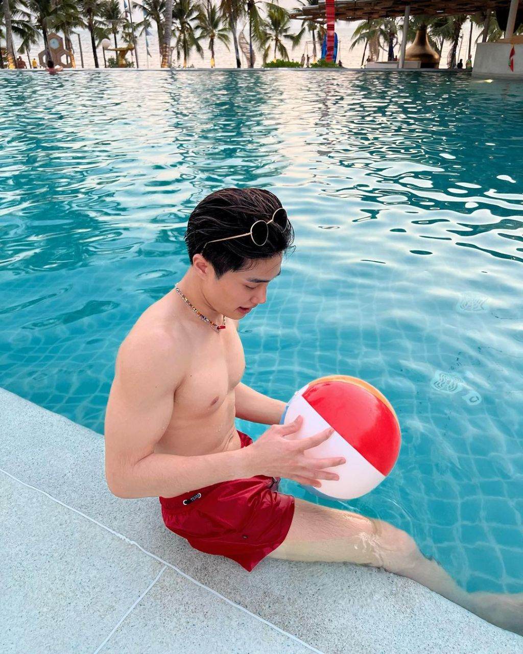 หล่อเข้มหล่อน่ากิน