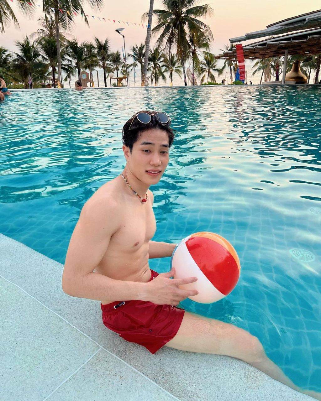 หล่อเข้มหล่อน่ากิน