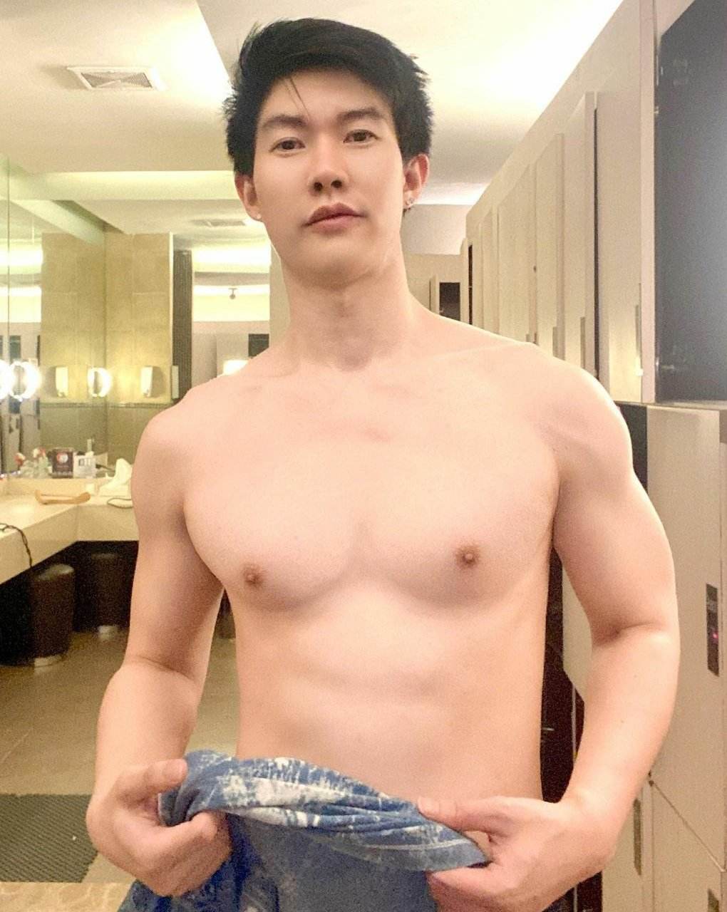 ดูเพลินๆก่อนเดินเข้าห้องน้ำ7