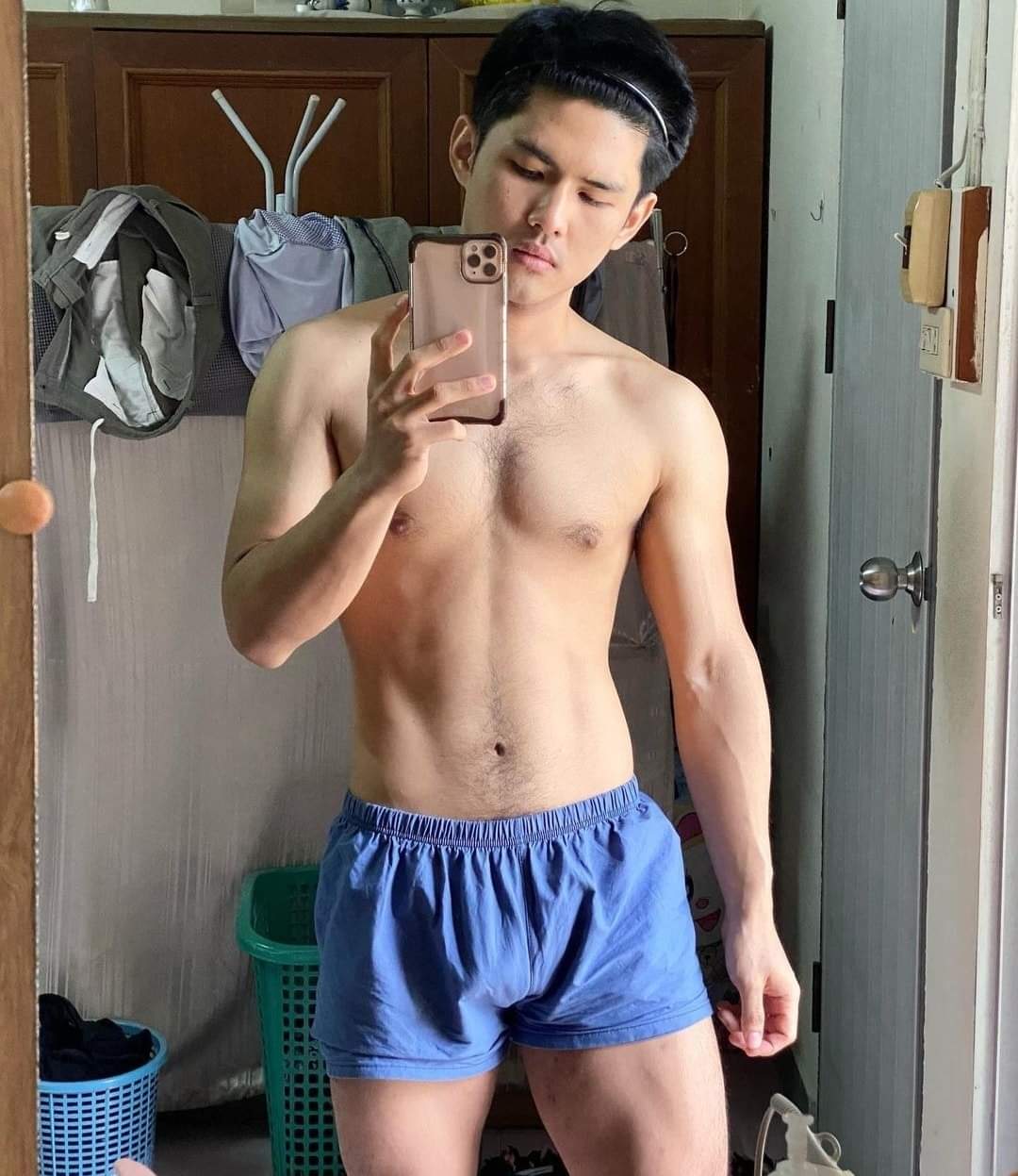 ดูเพลินๆก่อนเดินเข้าห้องน้ำ19