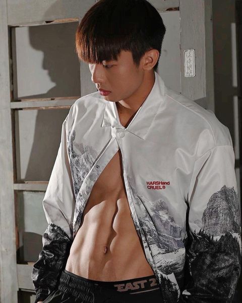 ดูเพลินๆก่อนเดินเข้าห้องน้ำ23