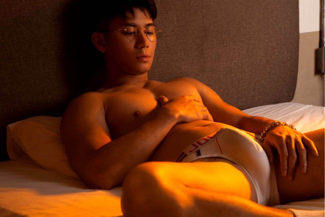 หนุ่มหล่อขึ้นปก 1103.5