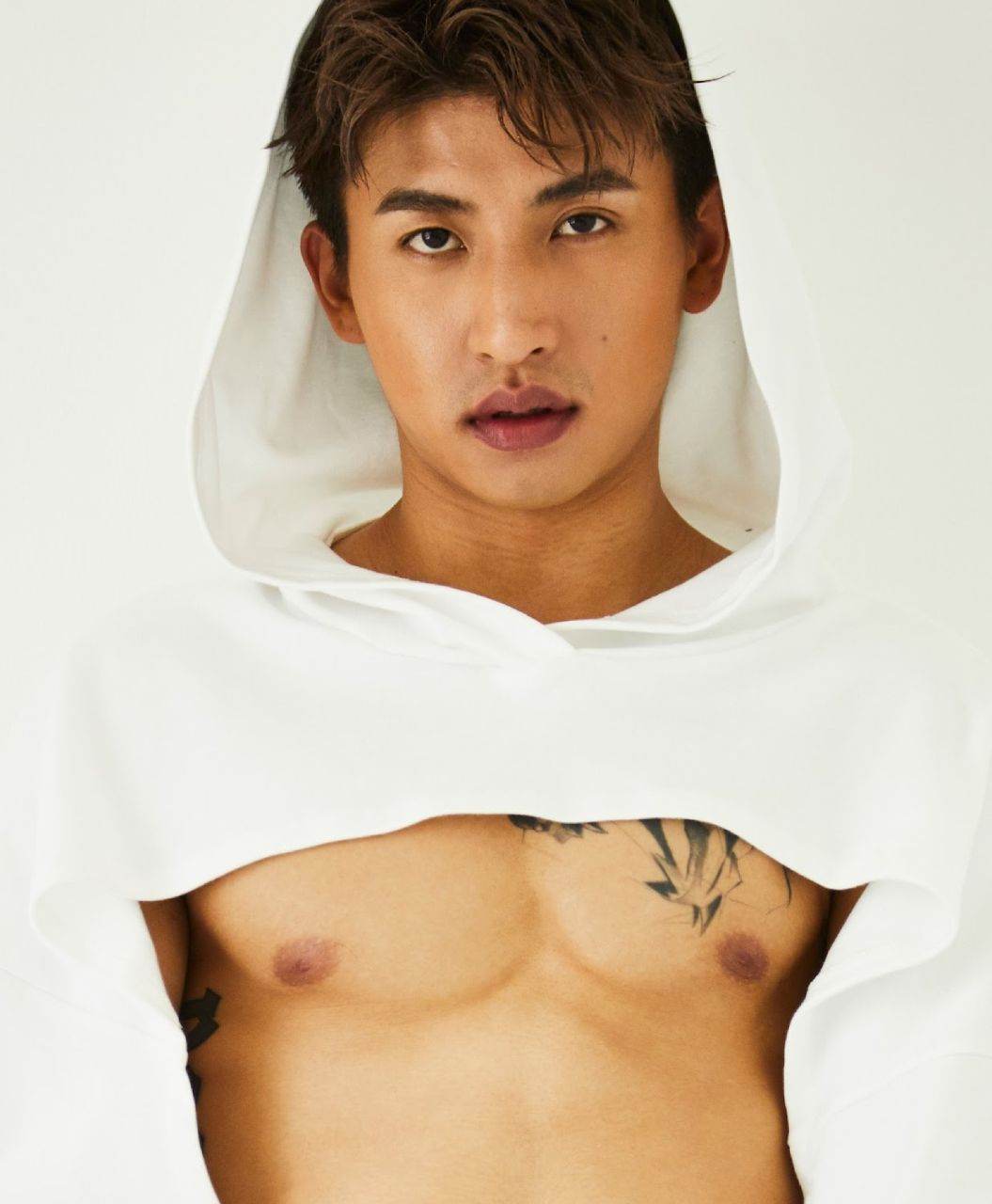 หนุ่มหล่อขึ้นปก 1104.6